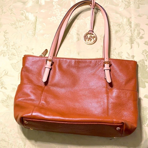 Michael Kors leather shoulder purse. Dark buckskin leather with tan straps - Picture 1 of 8